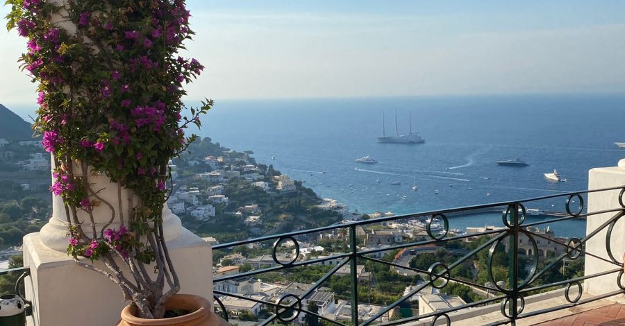 Vista panoramica dalla piazzetta di Capri