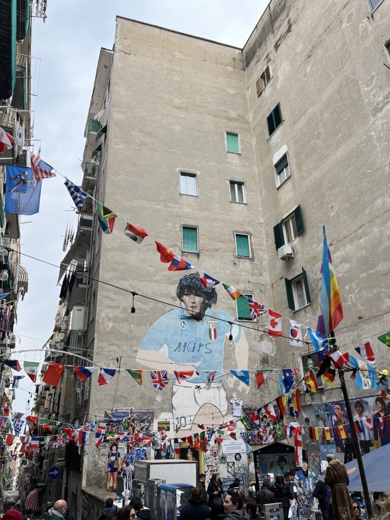 Weekend a Napoli: Murales di Maradona. 